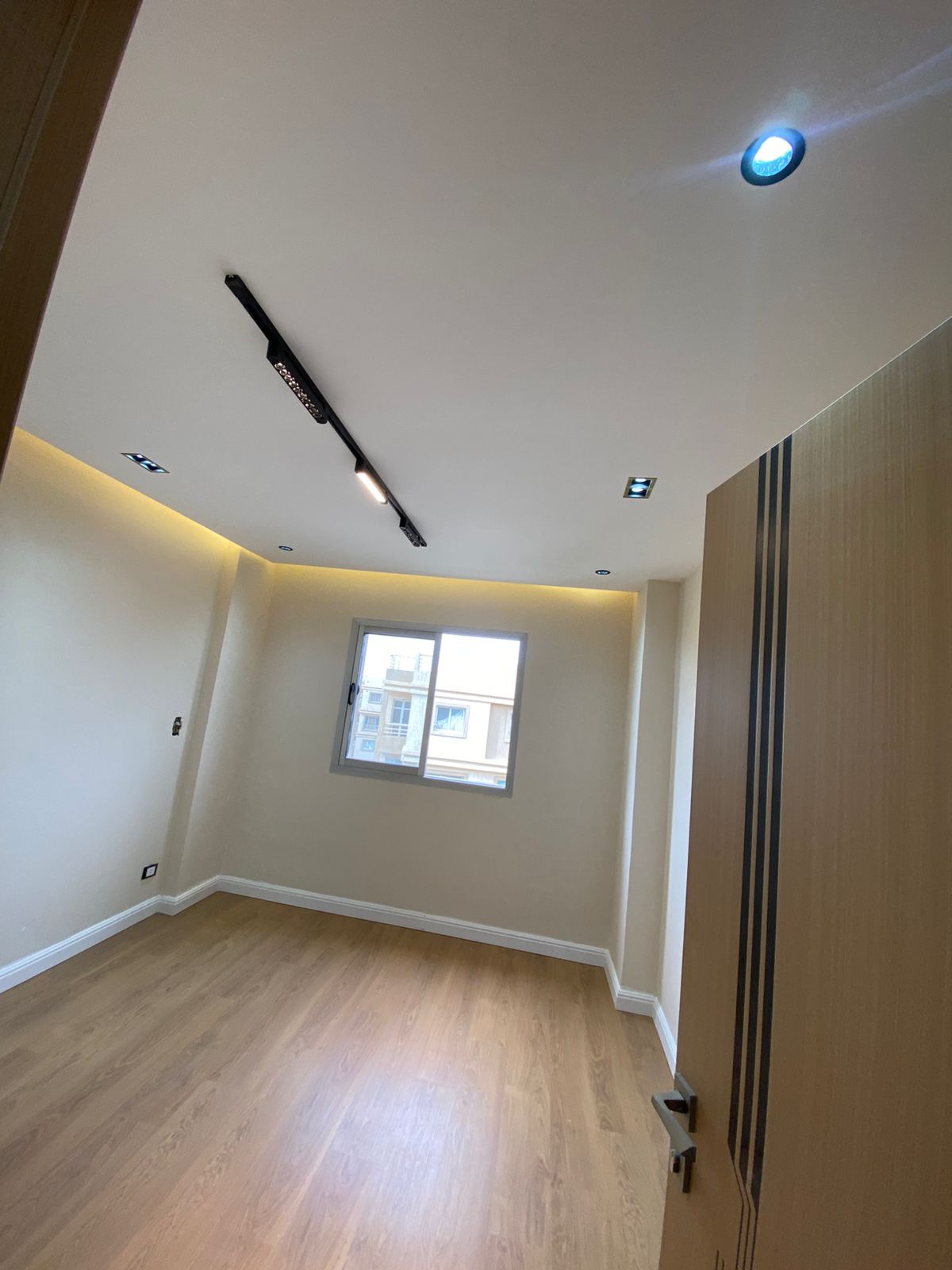 شقة للبيع غير مفروشة-8